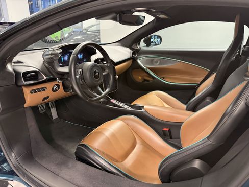 Used 2023 McLaren Artura image 9