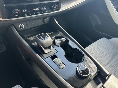 Used 2023 Nissan Rogue SV image 27