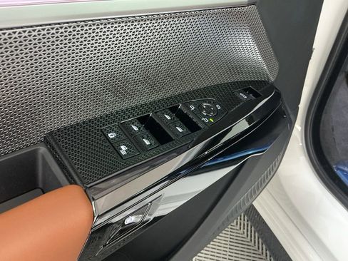 New 2026 BMW 750e xDrive image 19