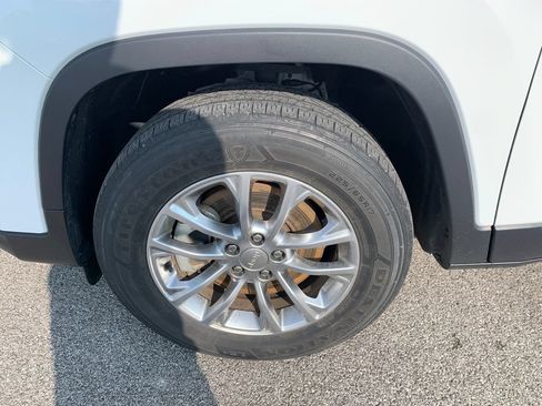 Used 2022 Jeep Cherokee Latitude Lux AWD/4WD image 2
