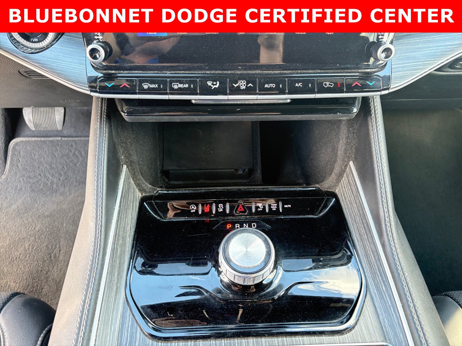Used 2024 Jeep Wagoneer Series II RWD image 19