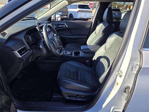 Used 2024 Mitsubishi Outlander SE image 10