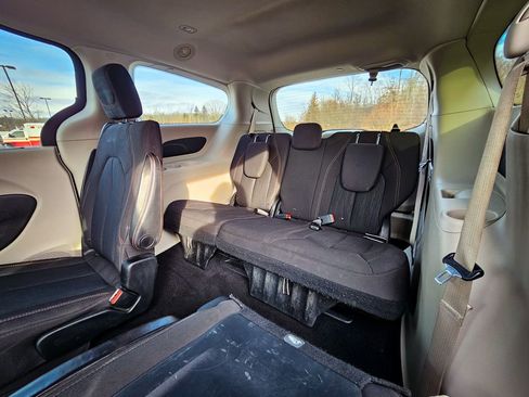 Used 2018 Chrysler Pacifica Touring Plus image 31