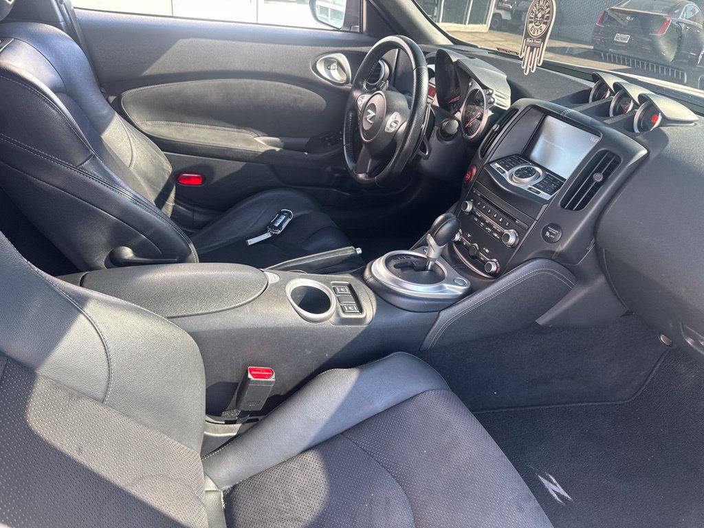 Used 2011 Nissan 370Z Touring RWD image 5