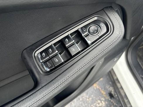Used 2023 Porsche Macan AWD/4WD image 8