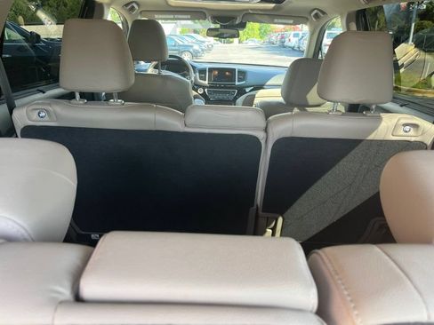 Used 2018 Honda Pilot Touring image 14