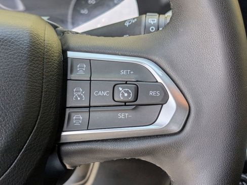 Used 2023 Jeep Compass Limited image 17