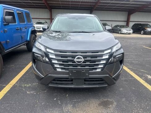 Used 2025 Nissan Rogue SV AWD/4WD image 17