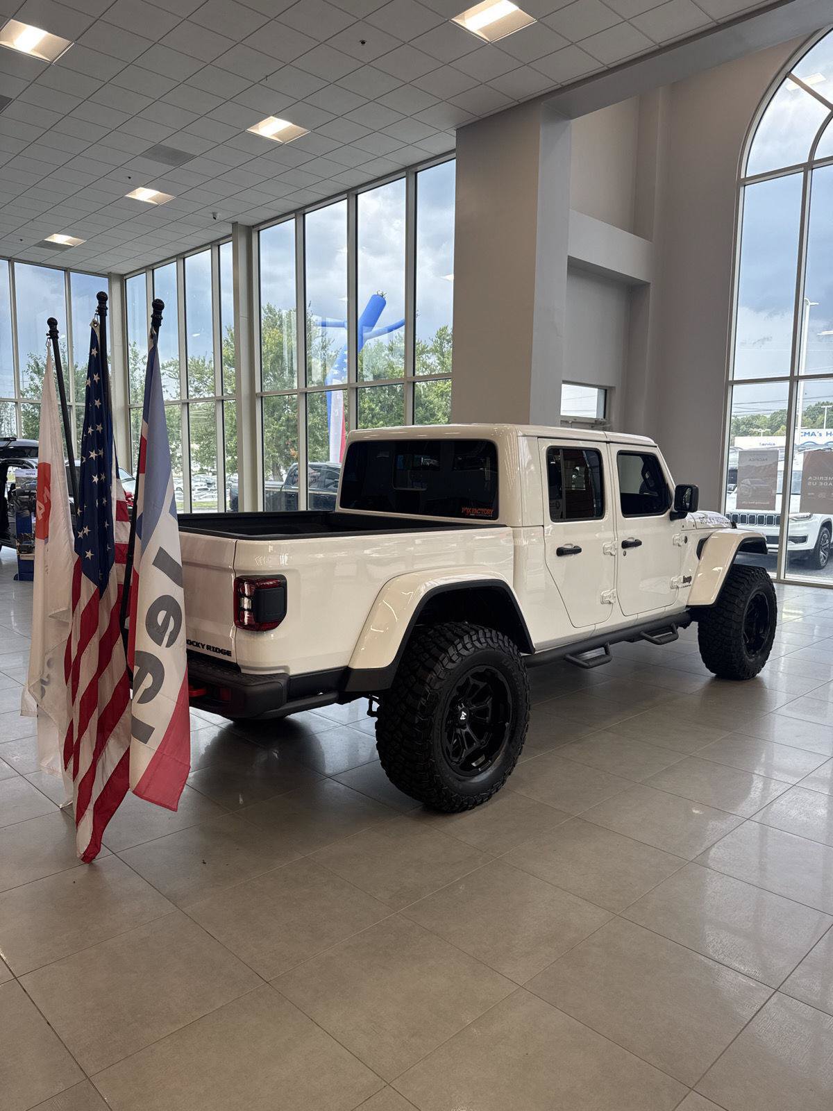 New 2026 Jeep Gladiator Rubicon w/ Technology Group AWD/4WD image 4
