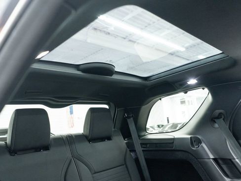 Used 2023 Land Rover Discovery S R-Dynamic image 15
