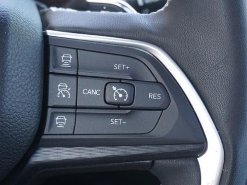 Used 2024 Jeep Grand Cherokee L Altitude AWD/4WD image 39