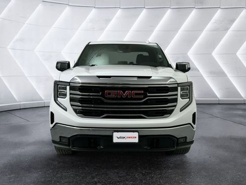 Used 2025 GMC Sierra 1500 SLT image 2