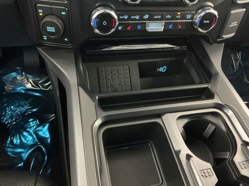New 2026 Ford F250 Lariat w/ Black Appearance Package AWD/4WD image 17