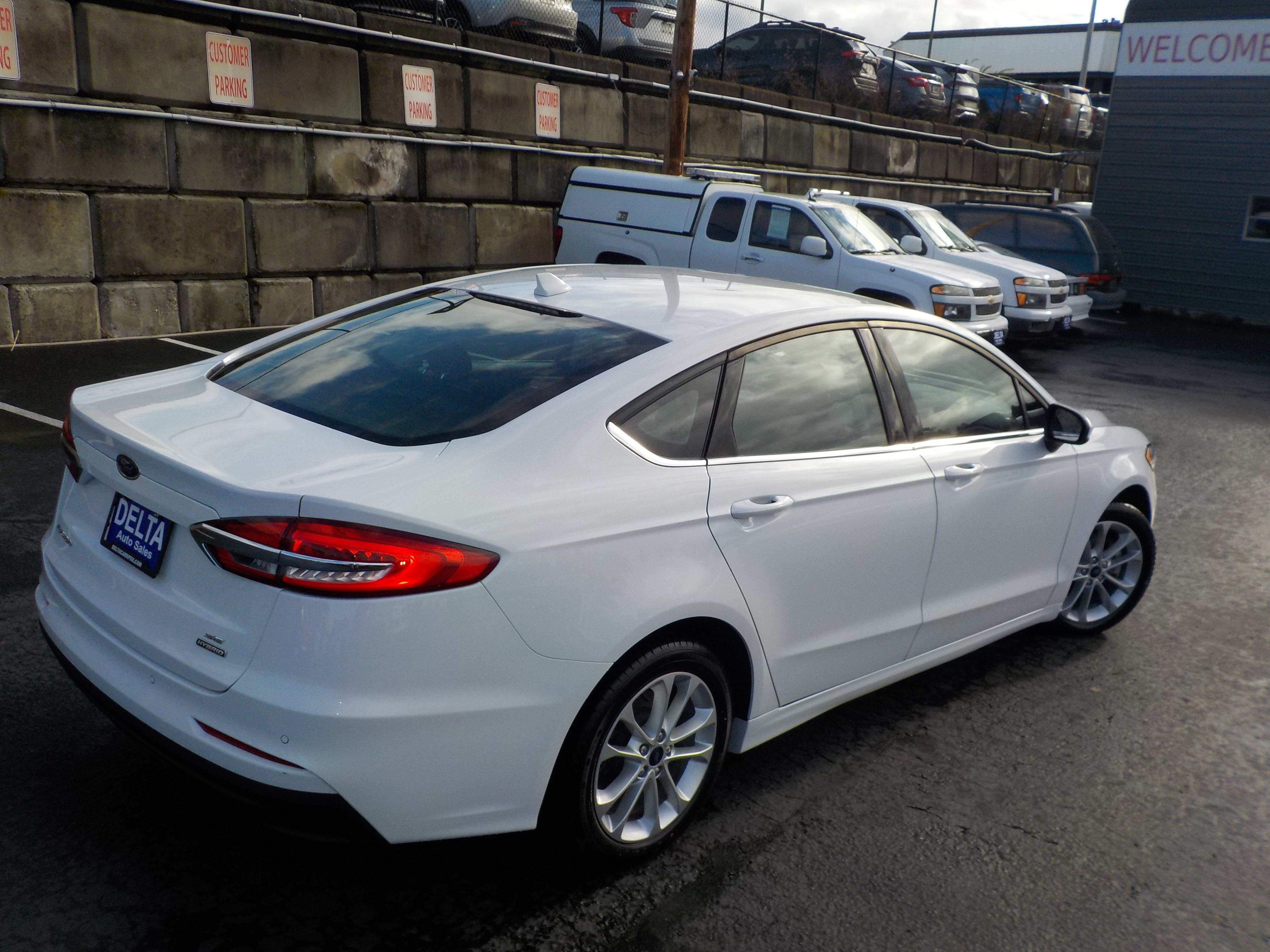 Used 2020 Ford Fusion SE FWD image 8