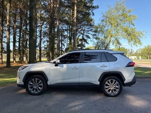 Used 2022 Toyota RAV4 XLE Premium FWD image 7