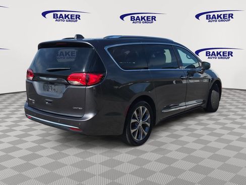 Used 2020 Chrysler Pacifica Limited FWD image 3