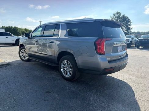 Used 2022 GMC Yukon XL SLE AWD/4WD image 3
