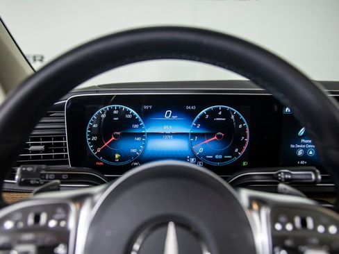 Used 2023 Mercedes-Benz GLS 450 4MATIC image 30