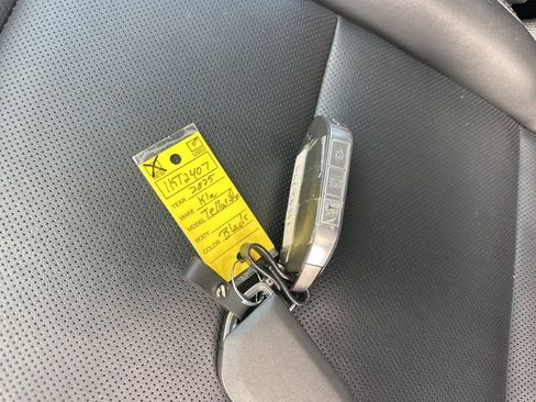 Used 2025 Kia Telluride S image 36