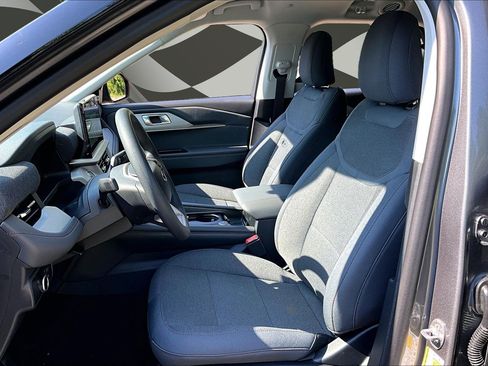 New 2026 Ford Explorer Active AWD/4WD image 9