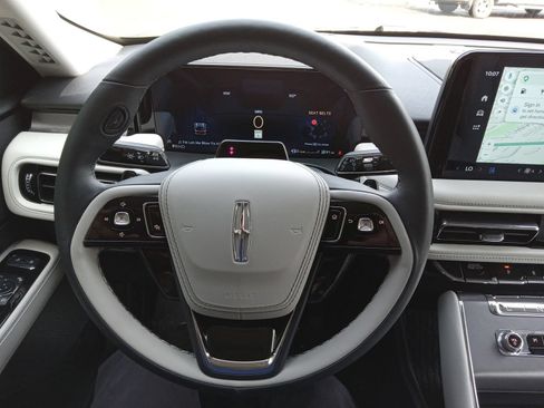 Used 2025 Lincoln Aviator AWD w/ Jet Appearance Package image 13