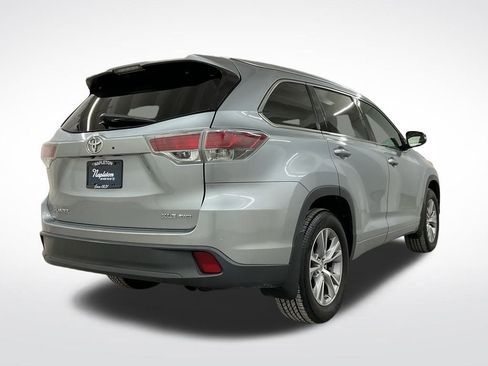 Used 2014 Toyota Highlander XLE image 3