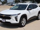 Used 2025 Chevrolet Trax LS image 2