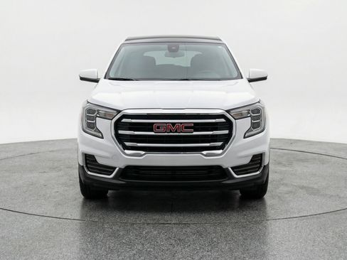 Used 2024 GMC Terrain SLE FWD image 2