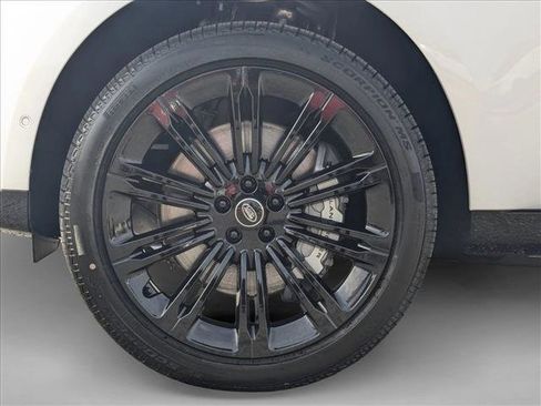 New 2025 Land Rover Range Rover SE image 10