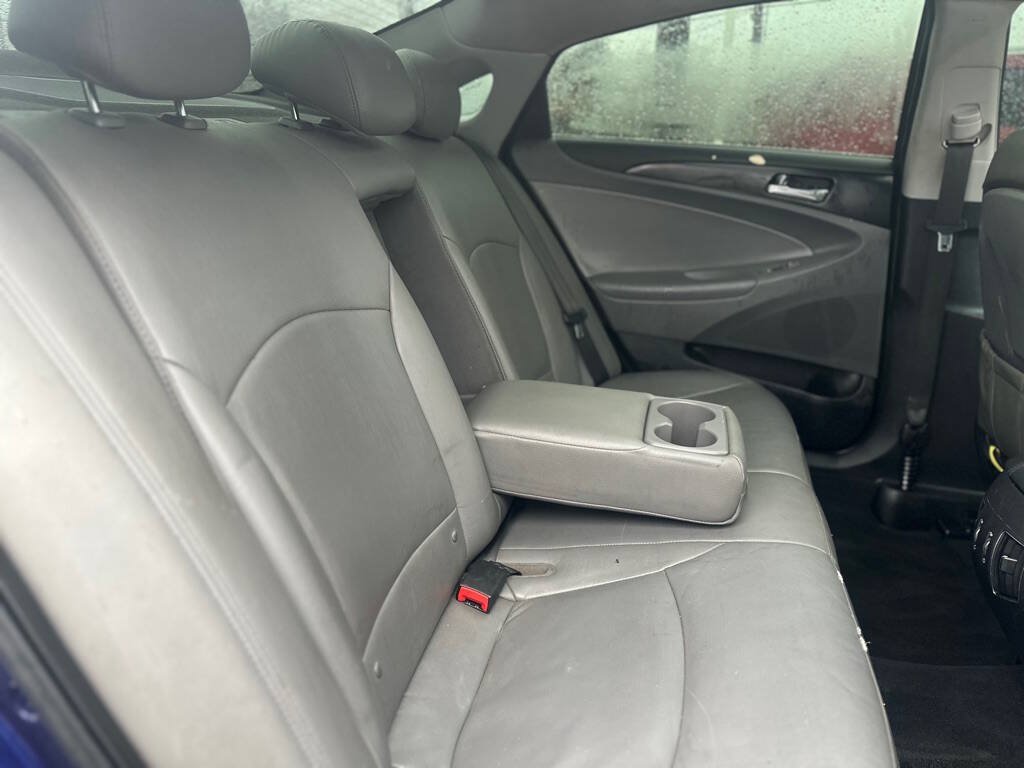 Used 2012 Hyundai Sonata Limited w/ Navigation Pkg FWD image 27