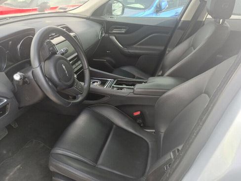 Used 2020 Jaguar F-PACE Premium image 6