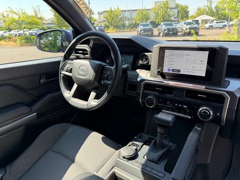 Certified 2024 Toyota Tacoma SR5 AWD/4WD image 21