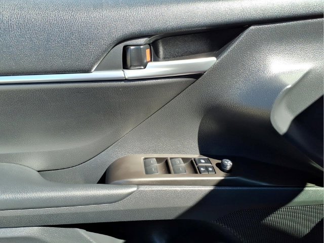 Used 2024 Toyota Camry SE FWD image 11
