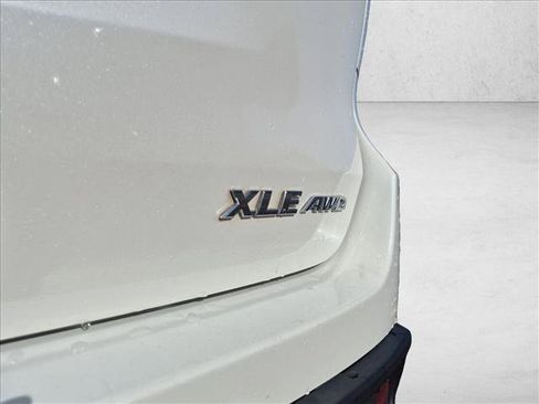 Used 2018 Toyota Highlander XLE AWD/4WD image 15