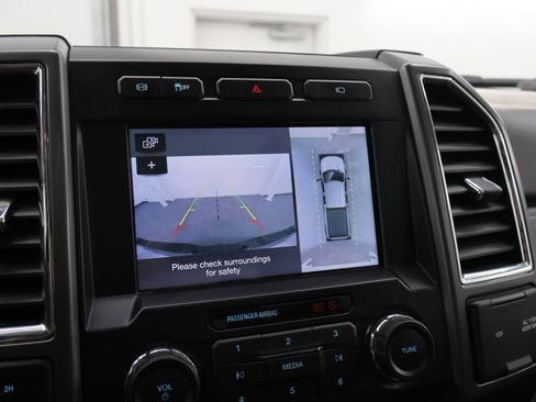 Used 2018 Ford F250 XLT w/ XLT Premium Package AWD/4WD image 17