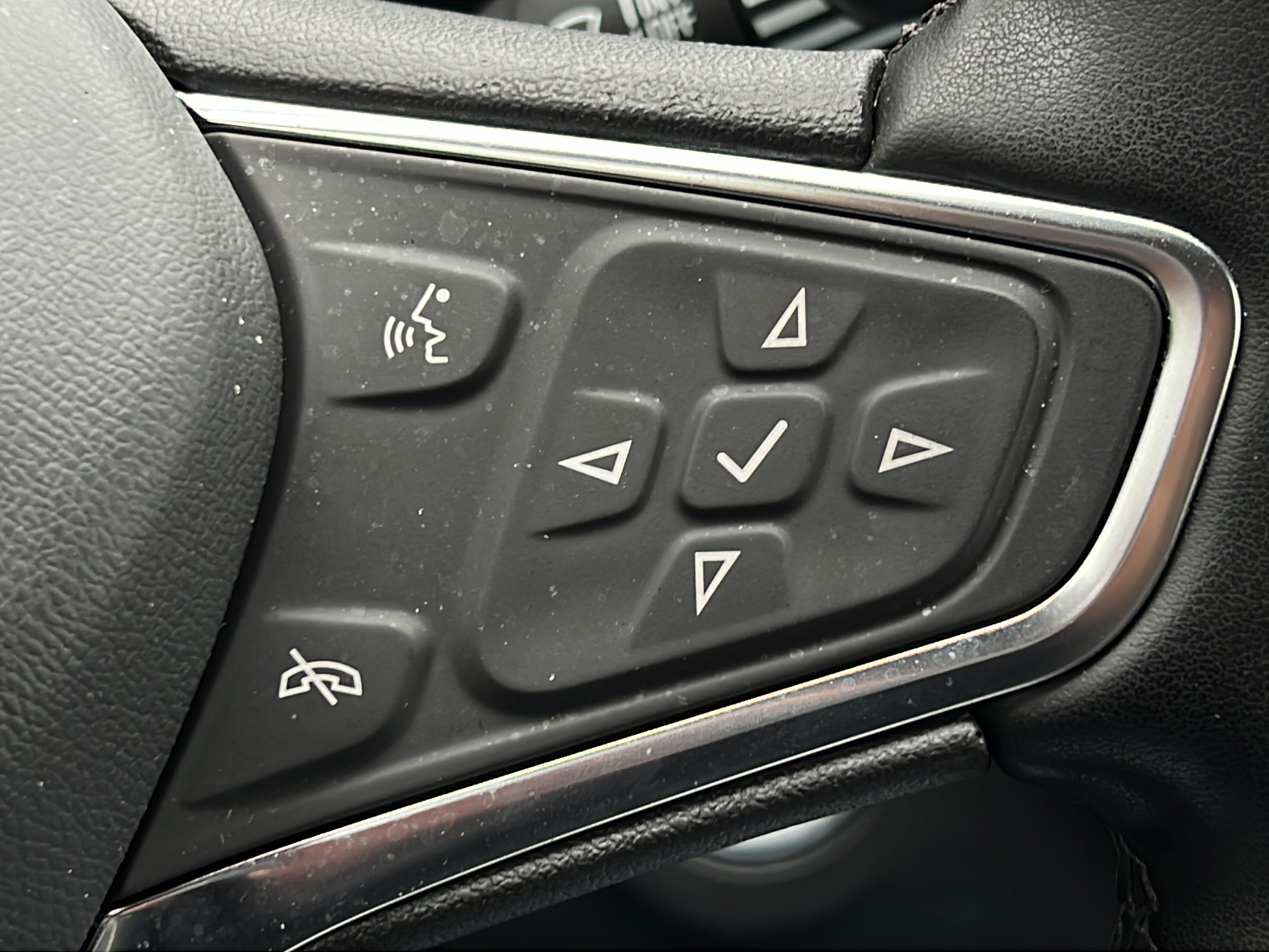 Used 2024 Chevrolet Equinox LT FWD image 19
