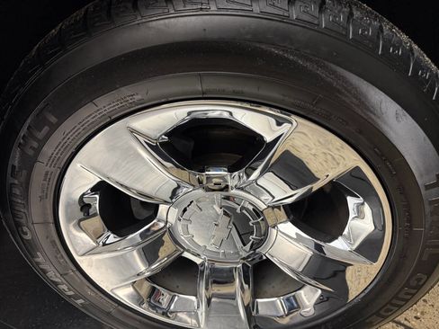 Used 2018 Chevrolet Suburban LT w/ LT Signature Package image 29