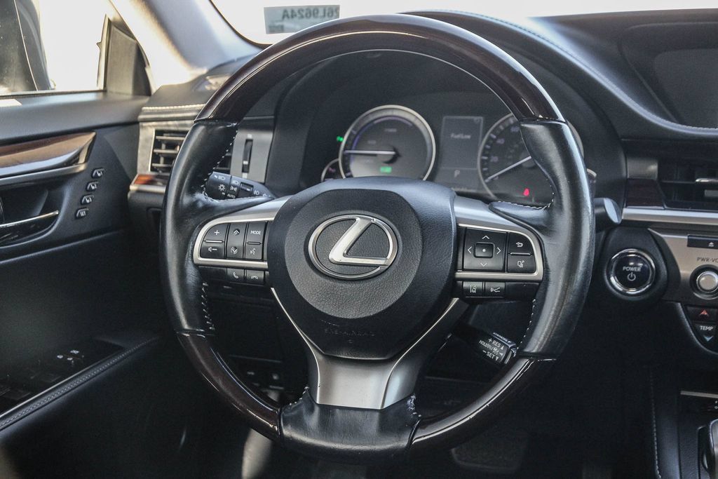 Used 2017 Lexus ES 300h w/ Luxury Package FWD image 15