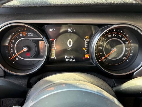 Used 2020 Jeep Gladiator Overland AWD/4WD image 16