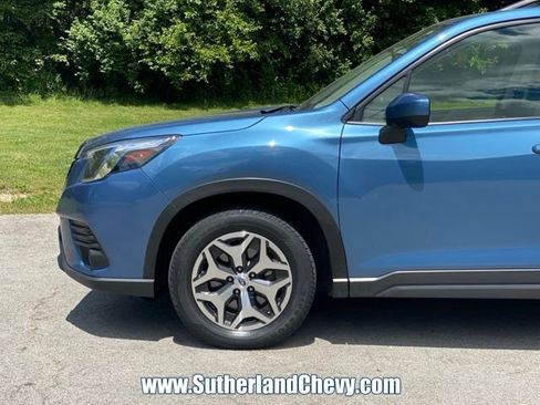 Used 2023 Subaru Forester Premium AWD/4WD image 9