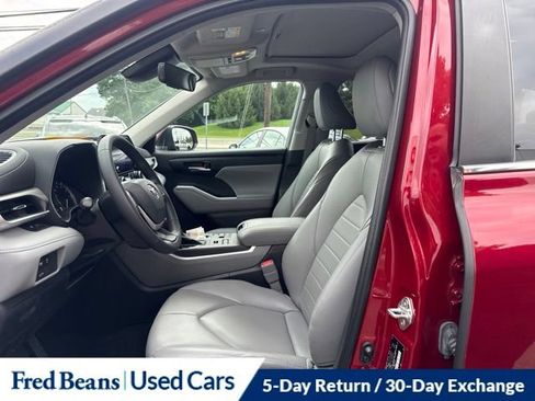 Used 2023 Toyota Highlander XLE AWD/4WD image 23