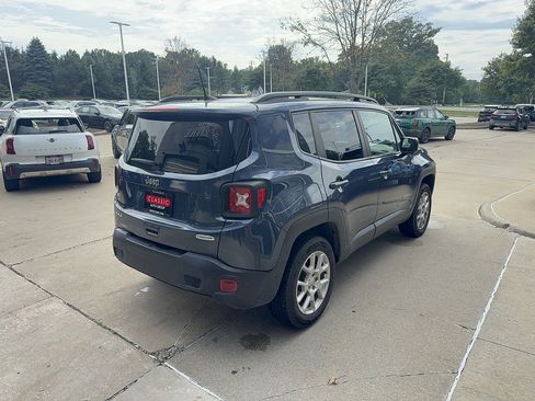 Used 2020 Jeep Renegade Latitude w/ UConnect 8.4 Nav Group AWD/4WD image 4