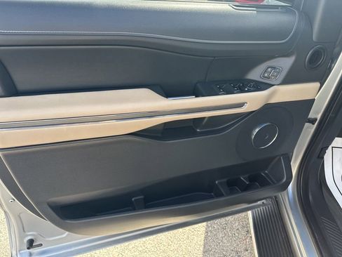 Used 2023 Ford Expedition Max XLT image 17