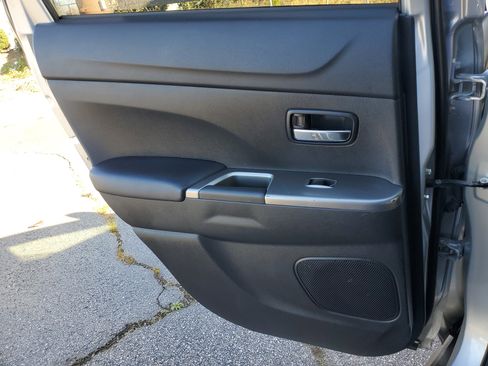 Used 2023 Mitsubishi Outlander Sport SE image 13