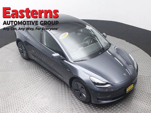 Used 2023 Tesla Model 3 Standard Range image 3