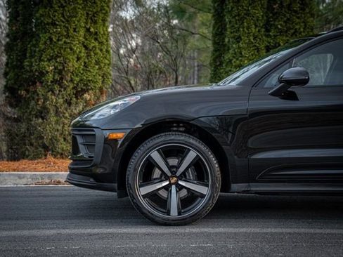 Used 2023 Porsche Macan Turbo image 10