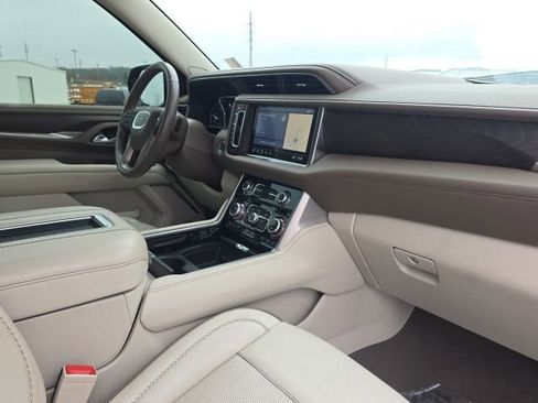 Used 2021 GMC Yukon XL Denali w/ Denali Premium Package image 26