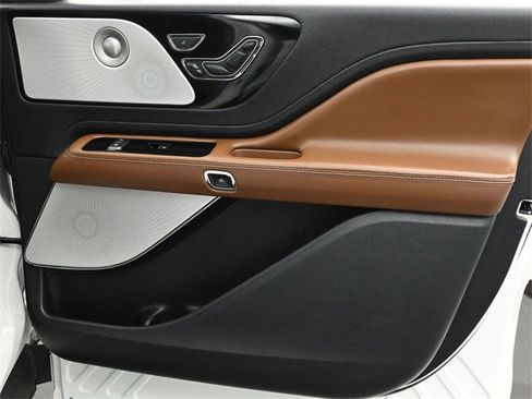 Used 2021 Lincoln Aviator Reserve w/ Equipment Group 210A image 21