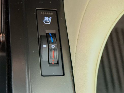 Used 2023 Lexus GX 460 Premium w/ Accessory Package AWD/4WD image 19