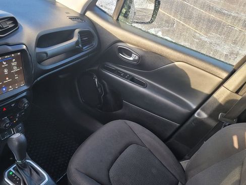 Used 2018 Jeep Renegade Altitude w/ UConnect 8.4 Nav Group AWD/4WD image 23